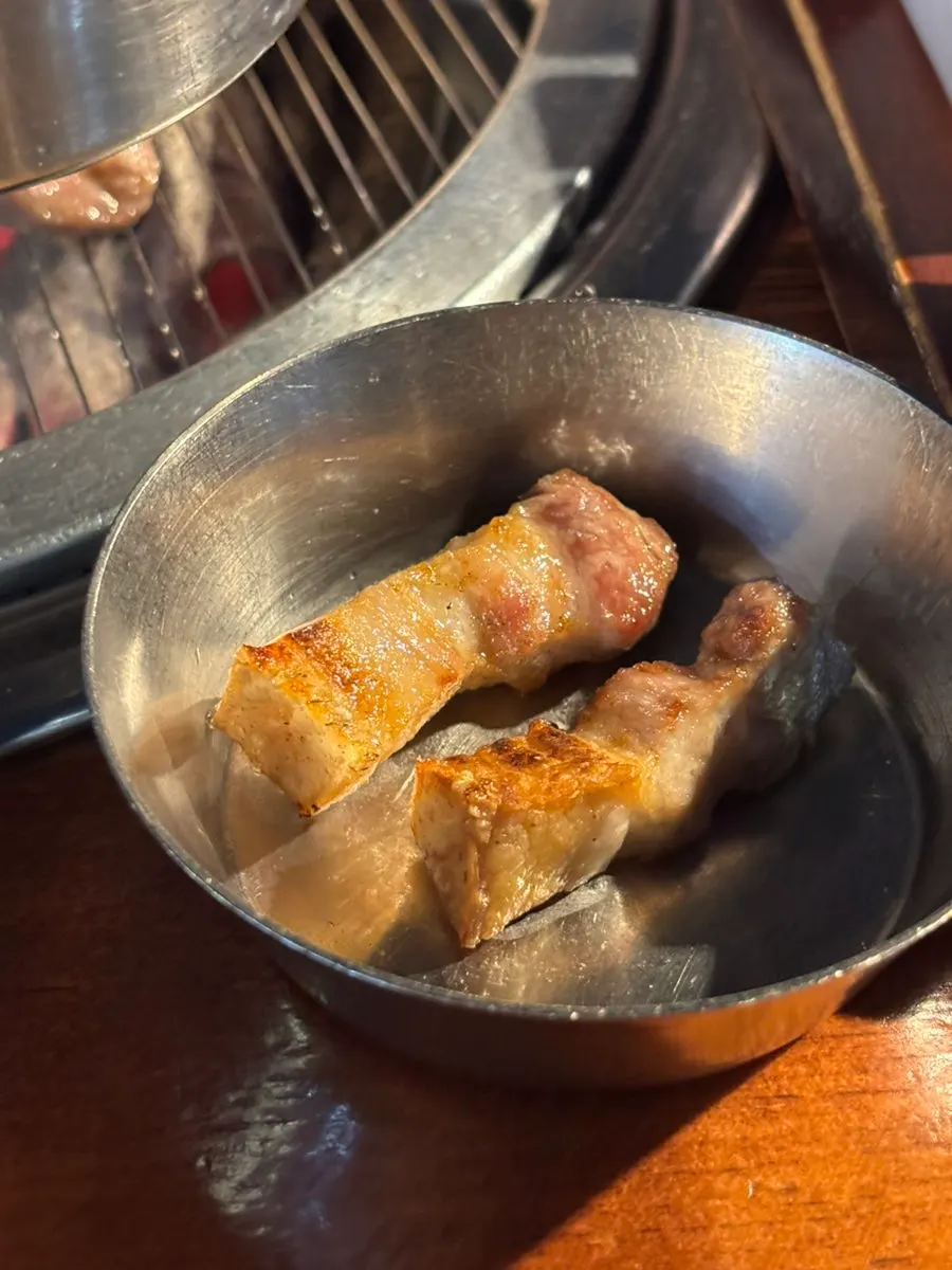 먹기 좋게 잘린 육겹살 조각