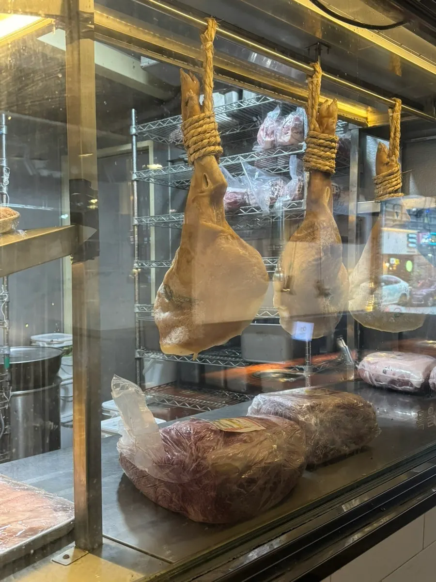 ユクトンリョン教大直営店の肉熟成スペース