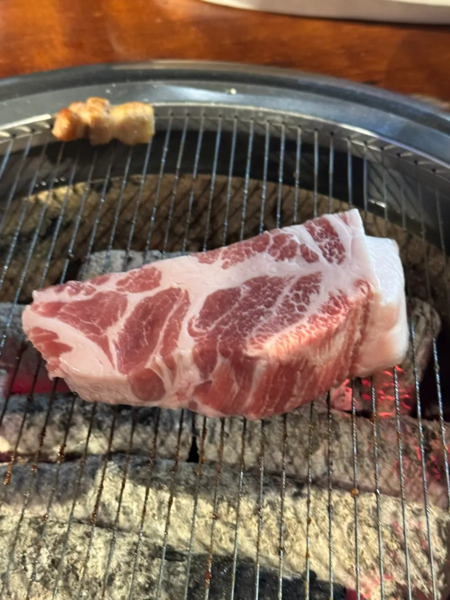 ユクトンリョン教大直営店で食べた厚めのトンサル