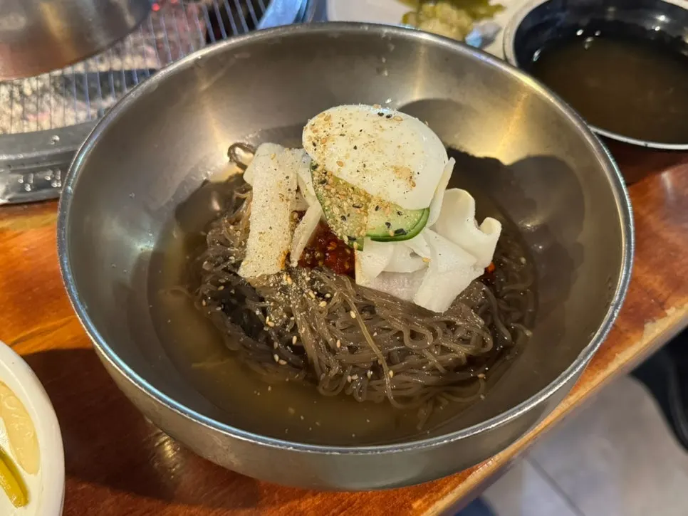 ユクトンリョン教大直営店で注文したビビン冷麺