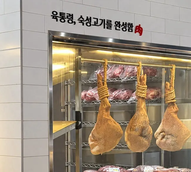 매장 안쪽 고기 숙성 공간