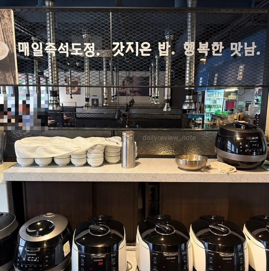 밥솥이 놓인 즉석도정 공간