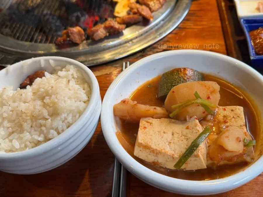 별도 화구에서 끓이는 토장찌개