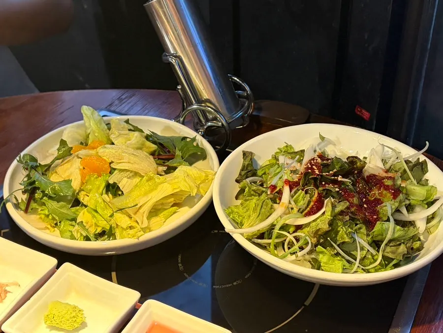 Table setting at Yuk Tongryeong Gyodae Direct Store