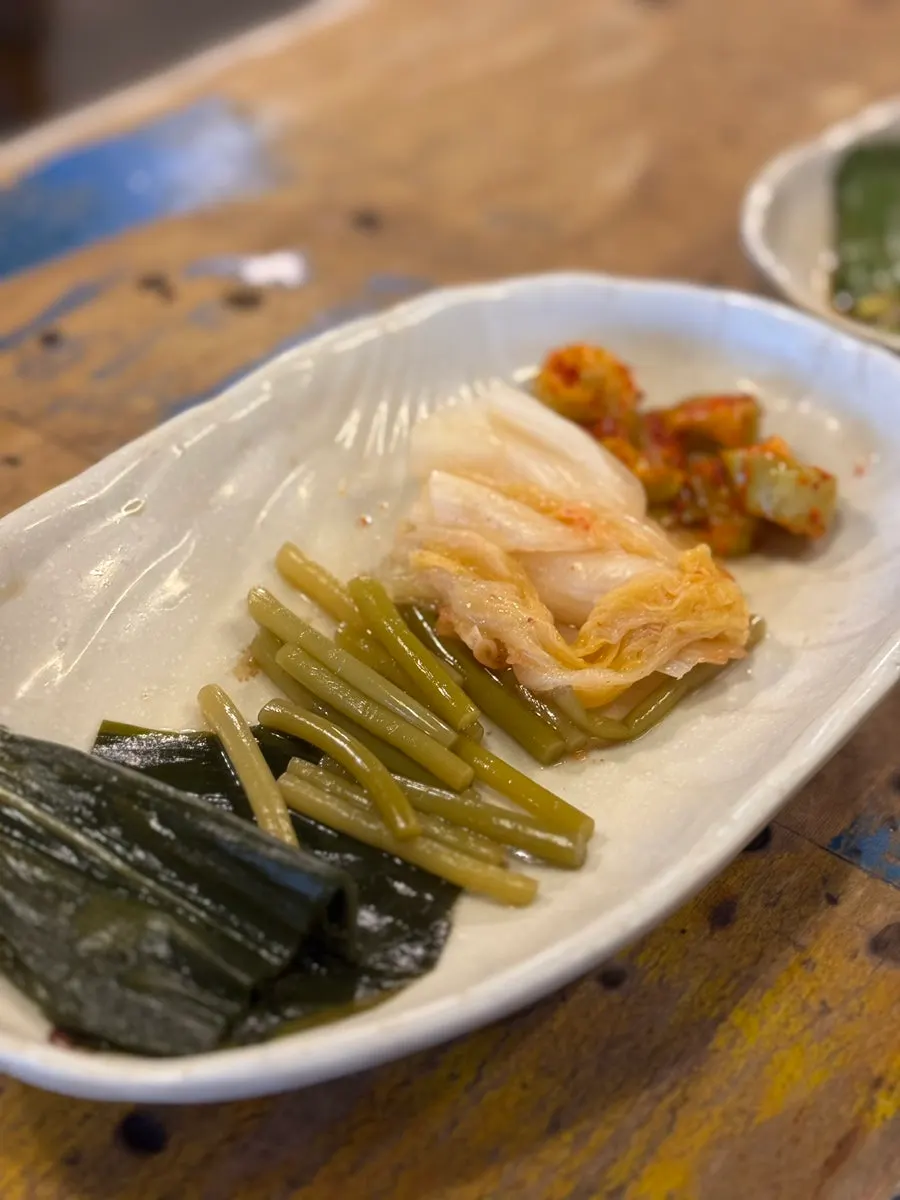 백김치와 오이지 명이나물 반찬