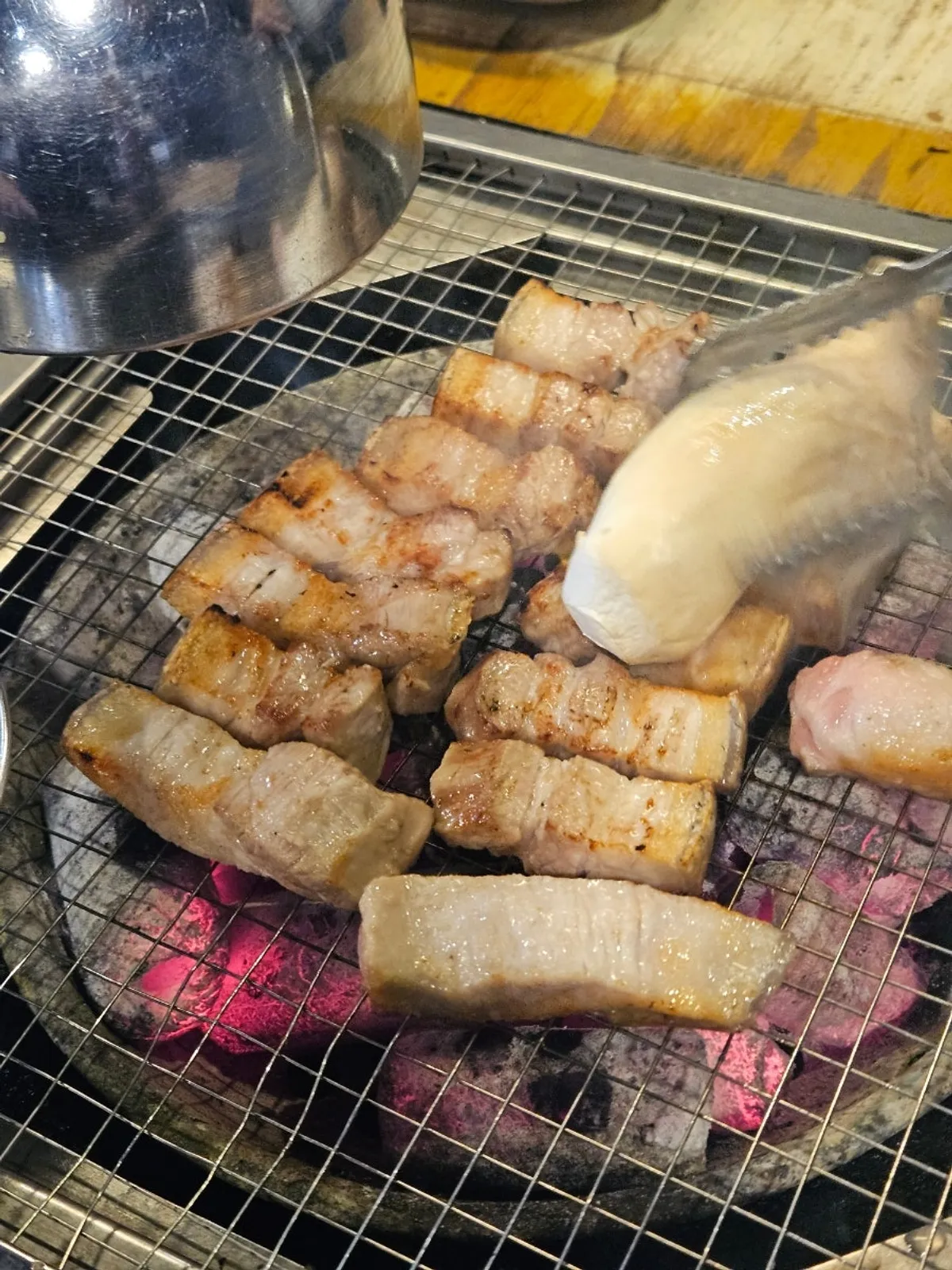 Grilled yukgyeopsal with skin and lean meat