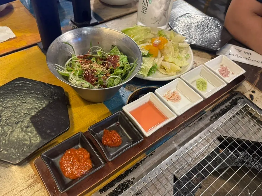 육통령 명동본점 고기와 곁들이는 기본 상차림
