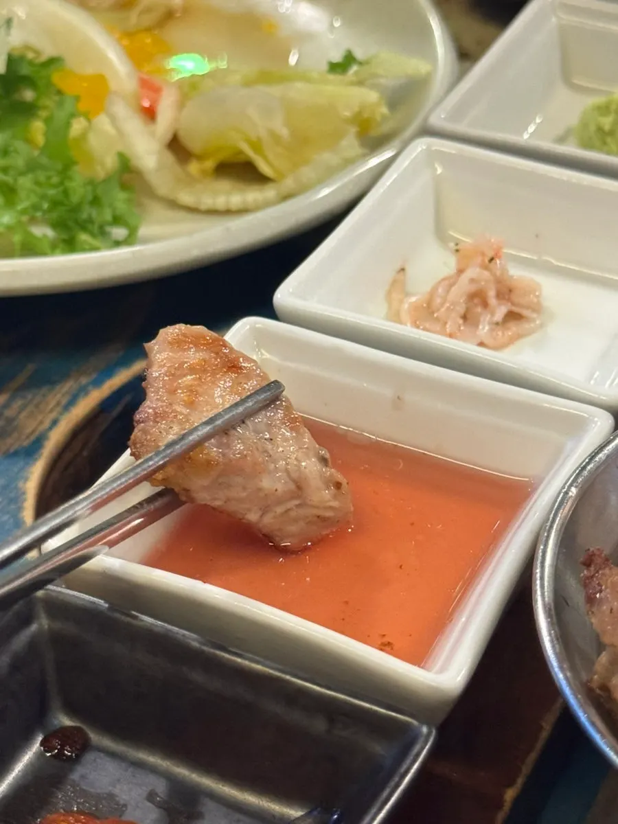 육통령 명동본점 와사비를 곁들여 먹는 돼지고기