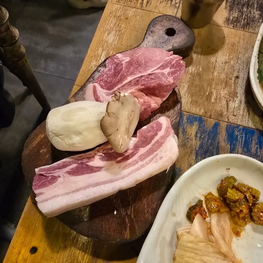 Golden-browned omija-aged yukgyeopsal