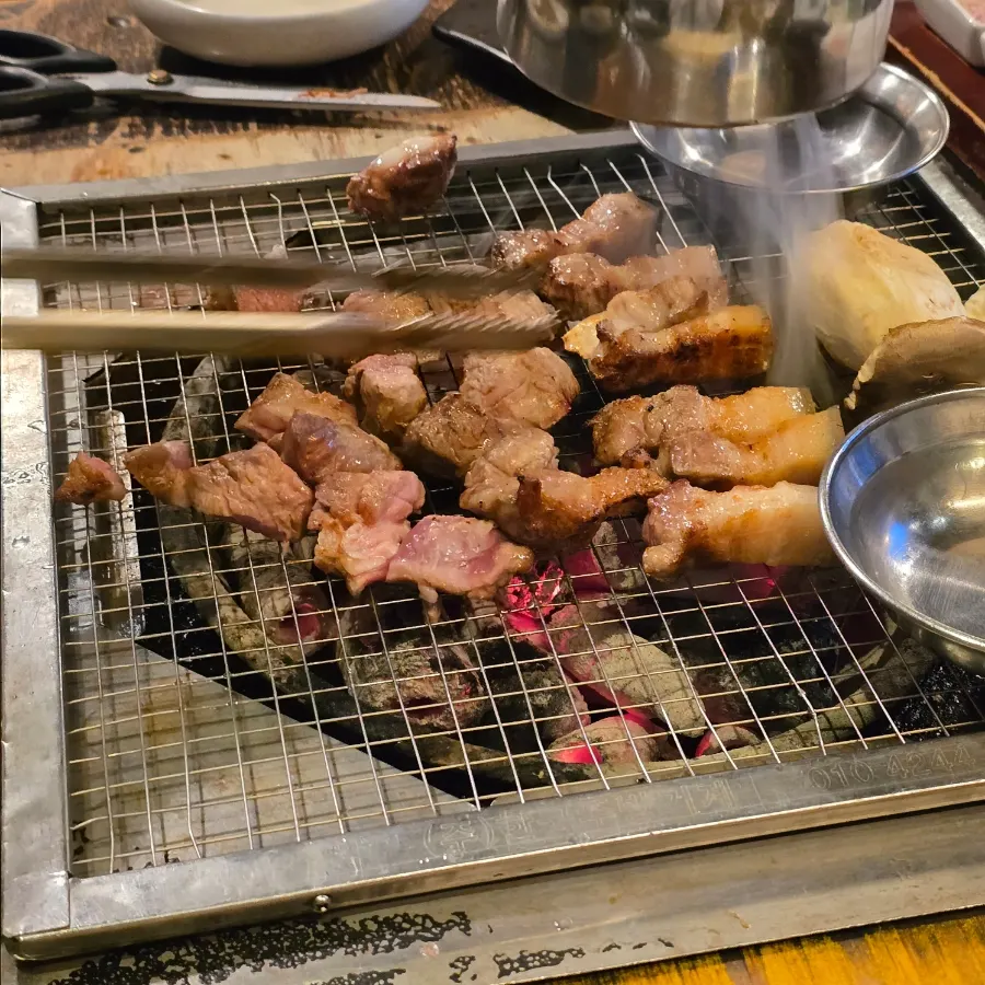 Grilled Gwanggaeto black pork neck meat