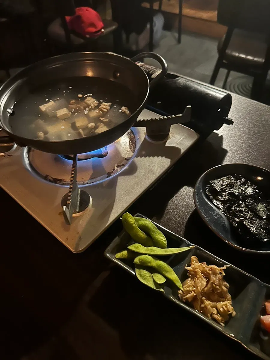 Basic soup and side dishes served as starters