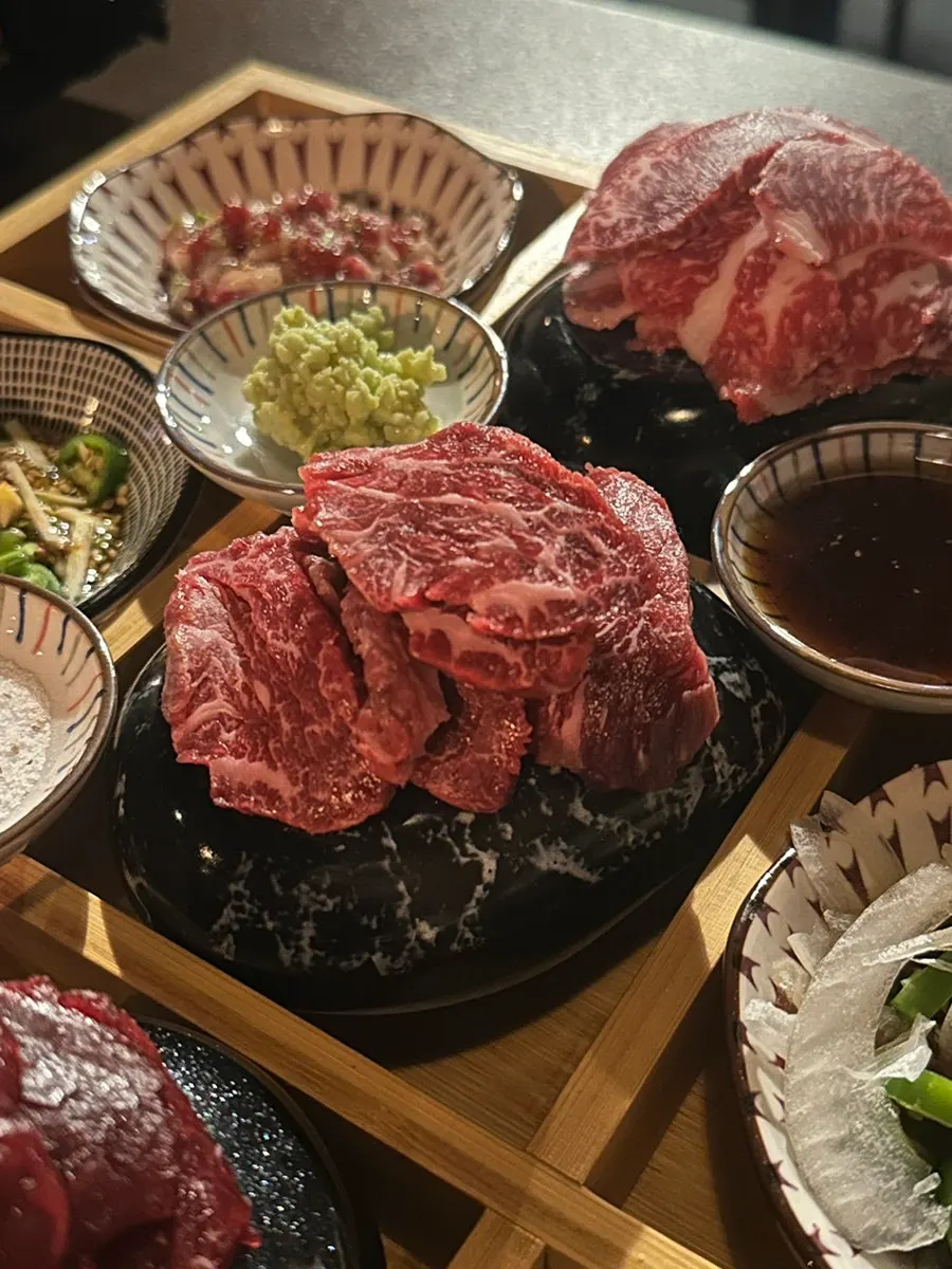 Close-up of the mungtigi on the platter set