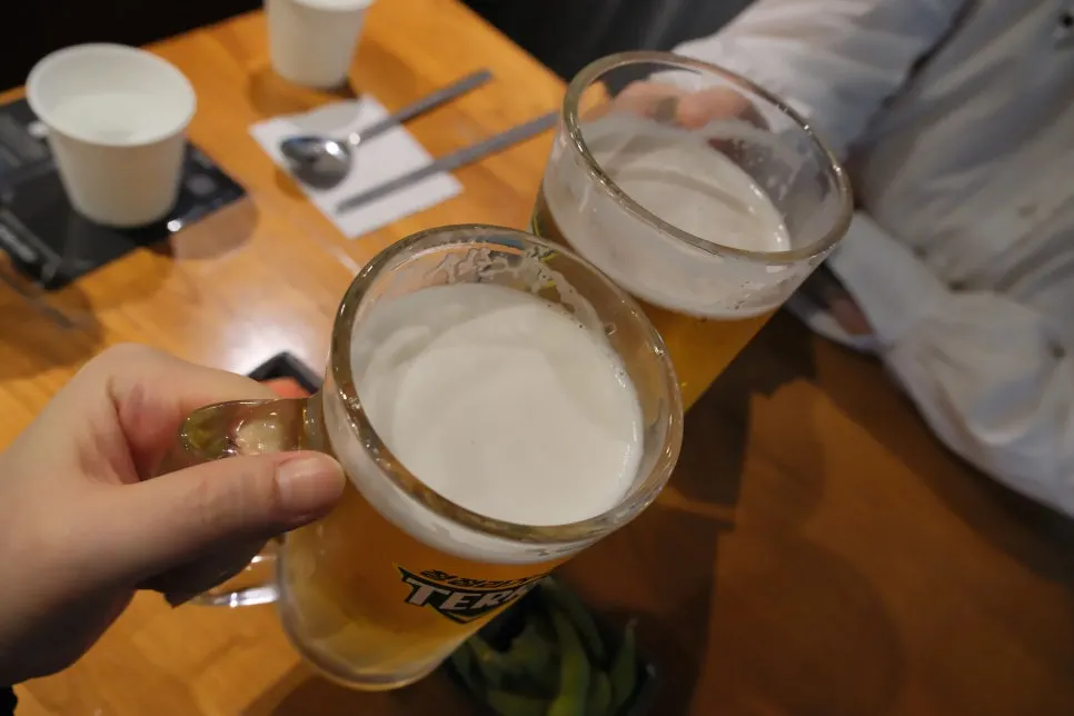 육연정 교동점 깔끔한 실내 좌석