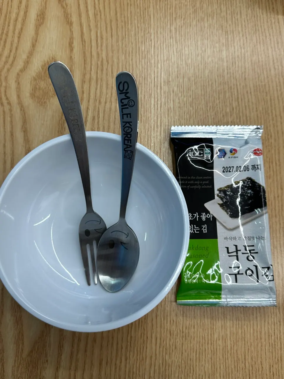 Dishware and side-dish containers at the self-serve bar