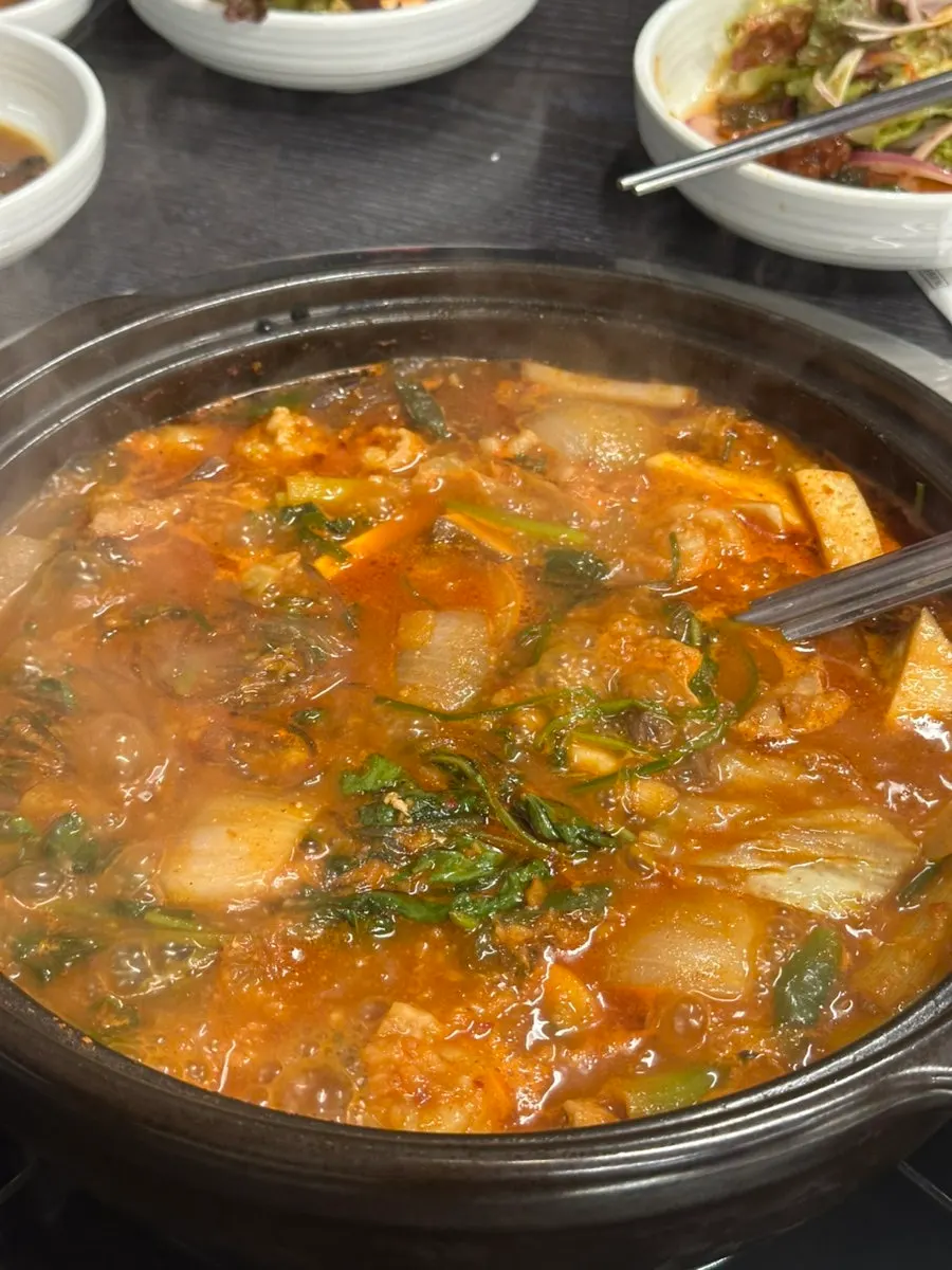 A bite of stone-pan stir-fried gopchang eaten with drinks
