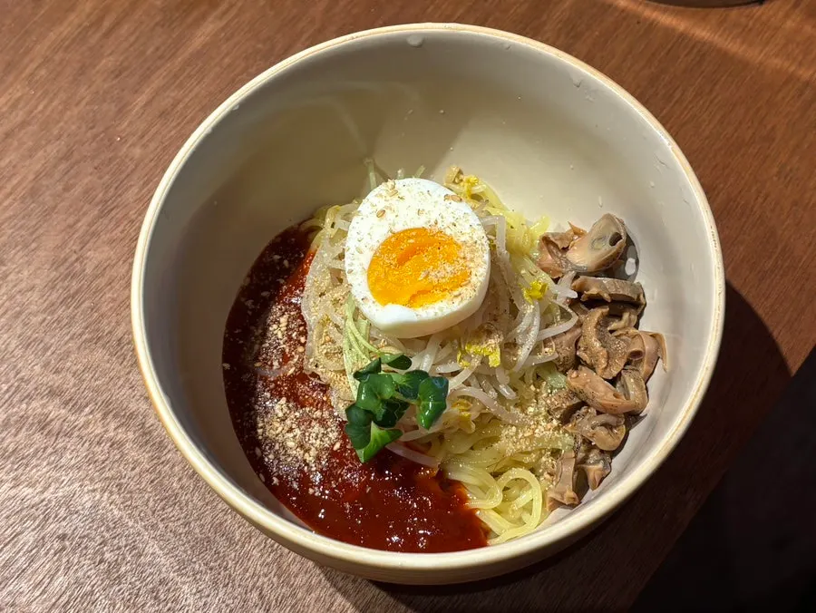 Mashitte Gol-bibimmyeon topped generously with whelk