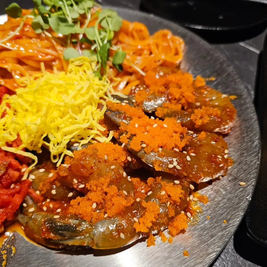Close-up of gochujang-seasoned yukhoe