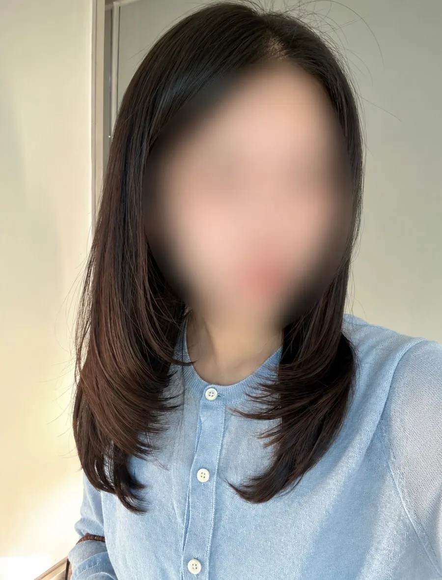 상한 끝을 정리해 라인이 정돈된 긴머리