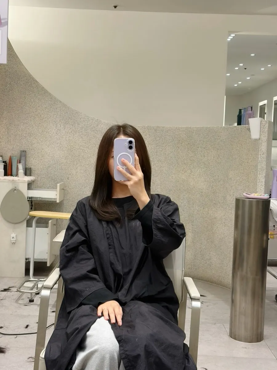 뿌리염색과 레이어드컷 전 긴 머리 상태