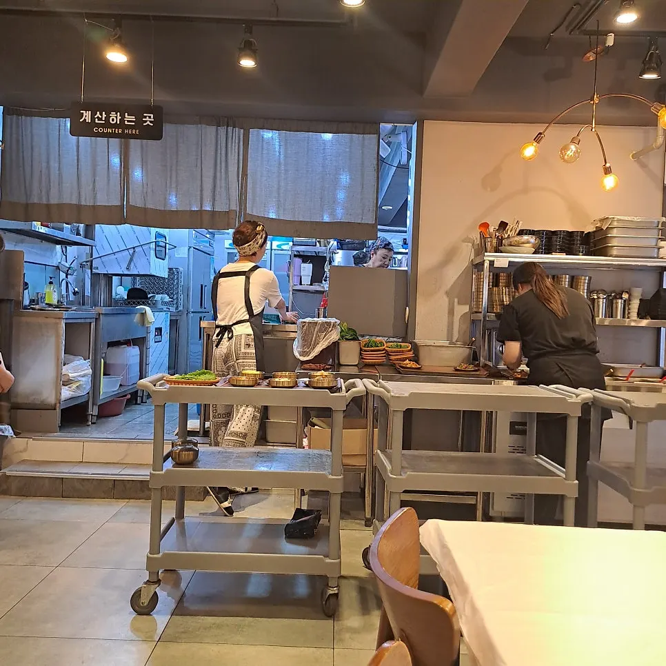 Interior of Yun Sikdang crowded with Sunday lunch customers