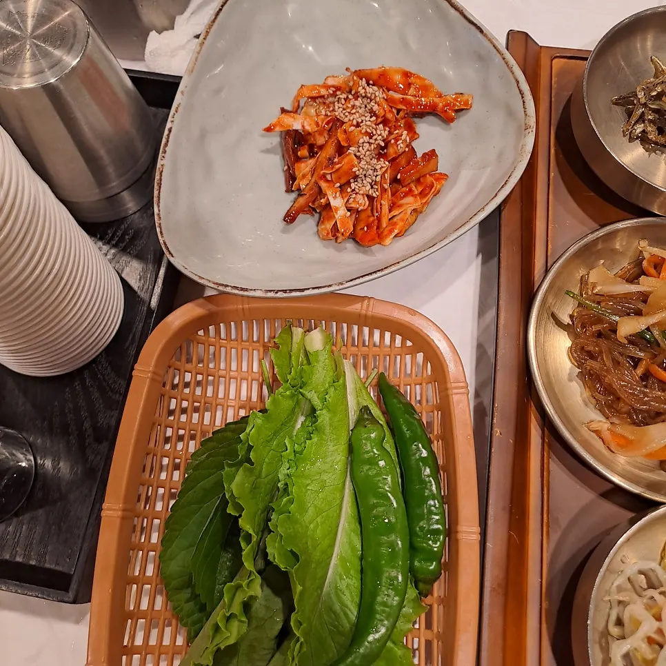 Extra plate of seasoned squid and lettuce wraps