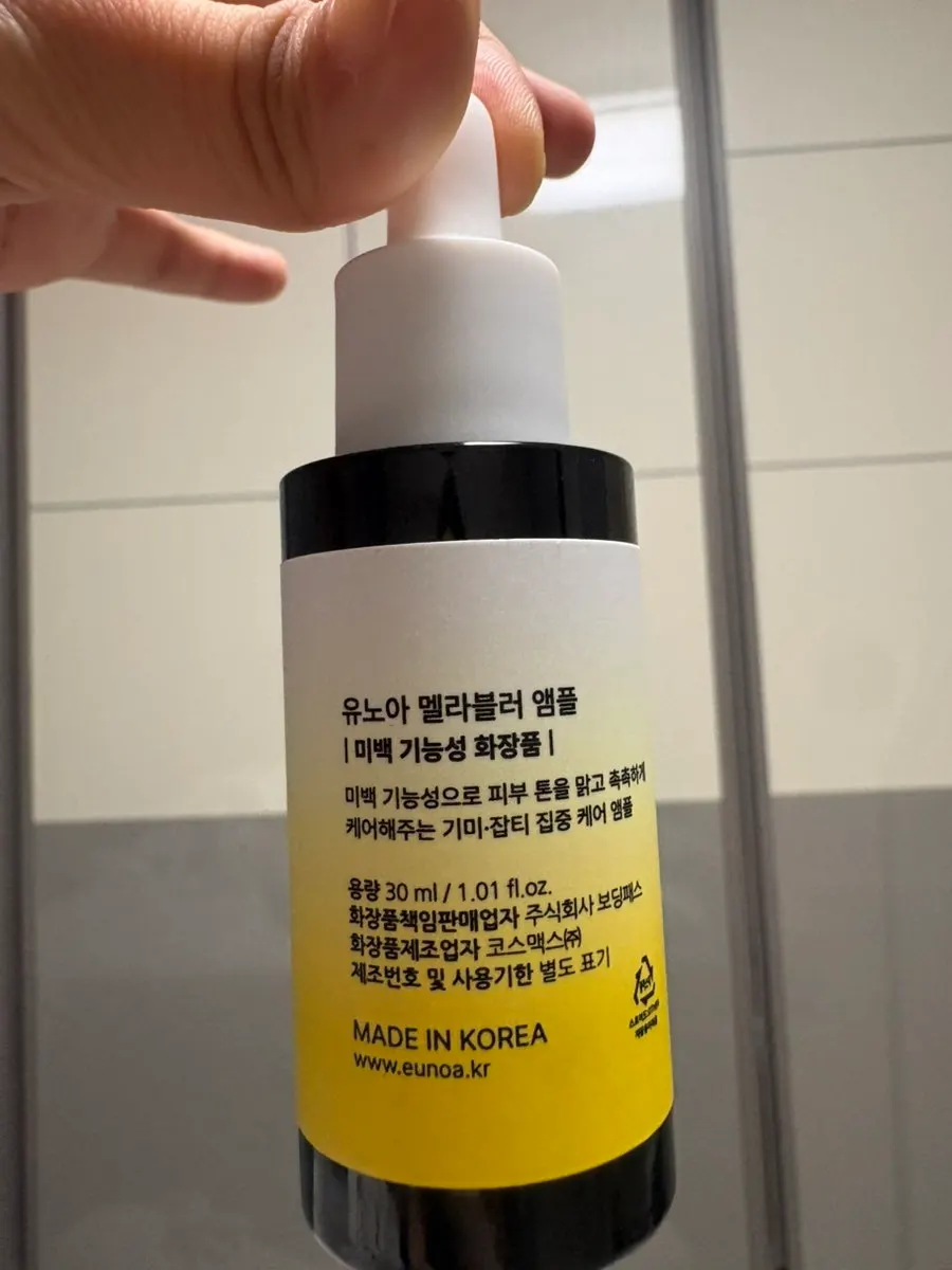 Holding the ampoule used for postpartum dark spot care