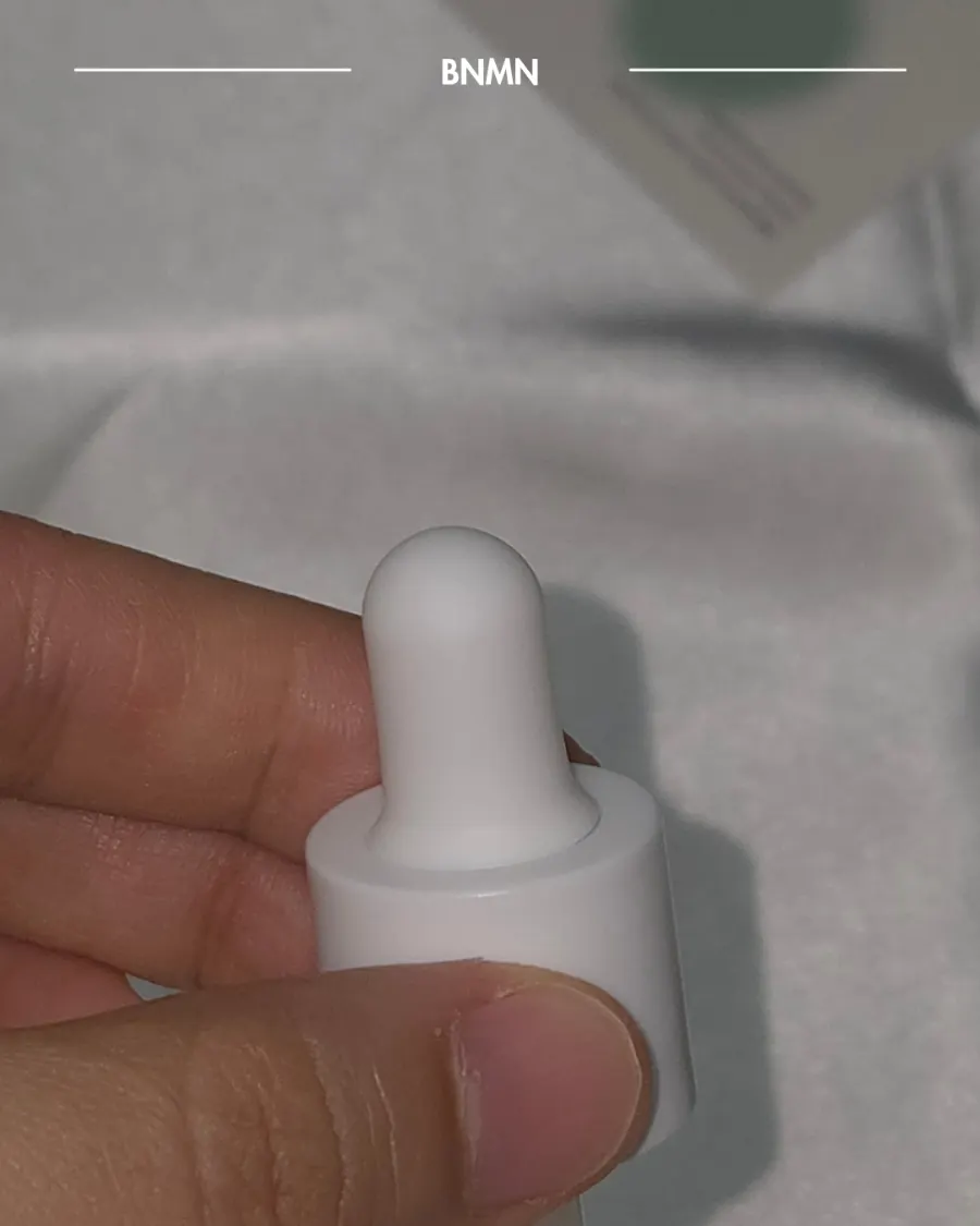 Close-up of the ampoule dropper opening