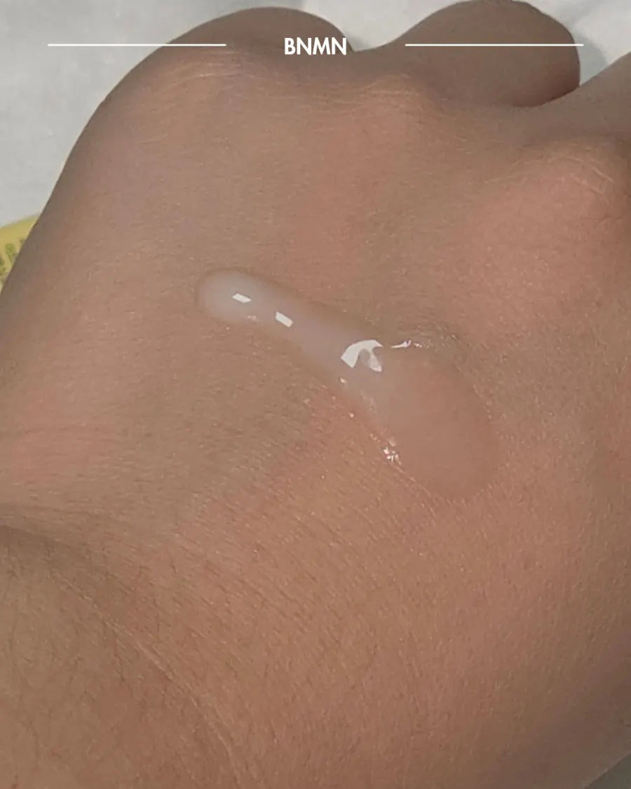 Lotion-type ampoule spread on the back of a hand