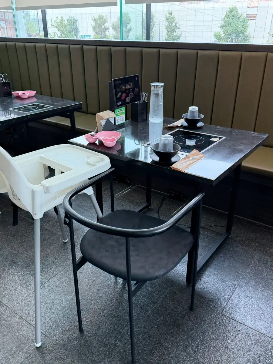 Basic table setting and tableware at Yunseul