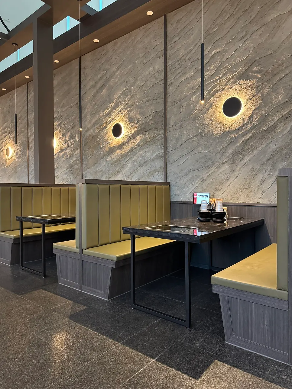 Table layout inside Yunseul