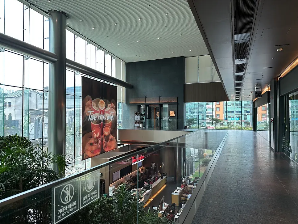 Direction toward Yunseul's entrance on the 1st floor of Grand Central