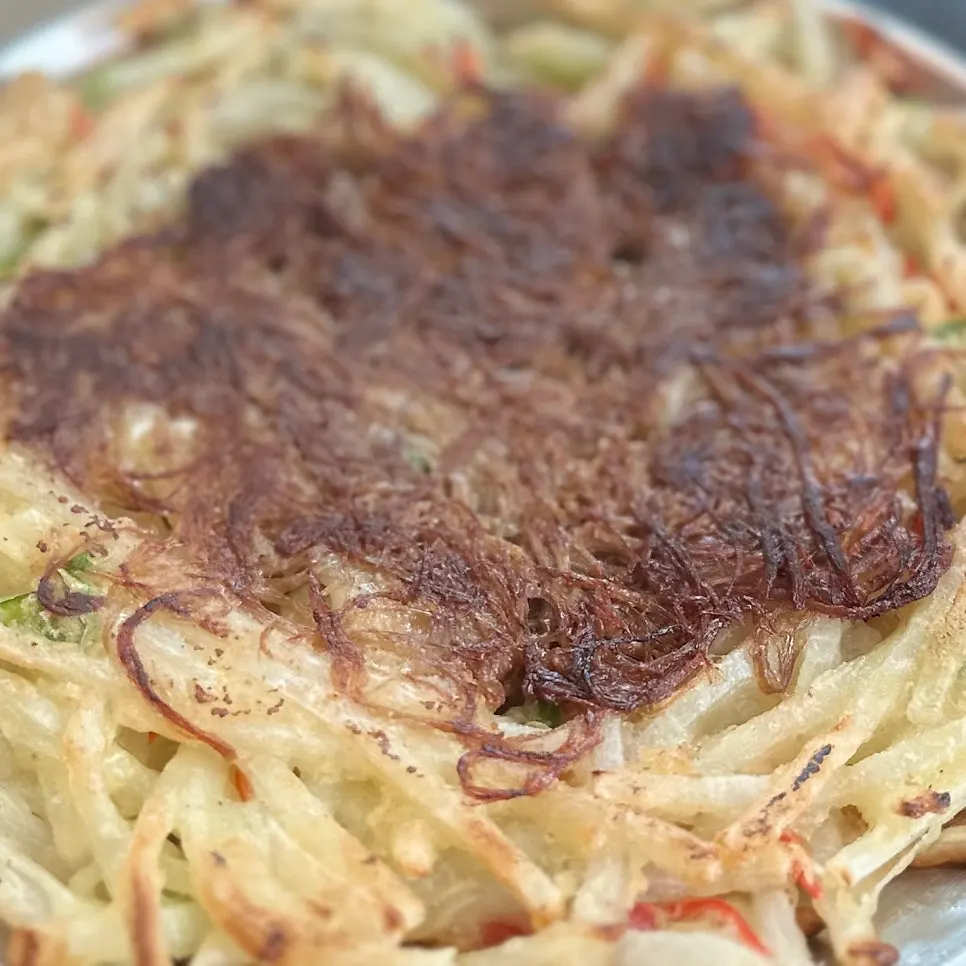 Yunseul's muchae jangjorimjeon topped with braised beef