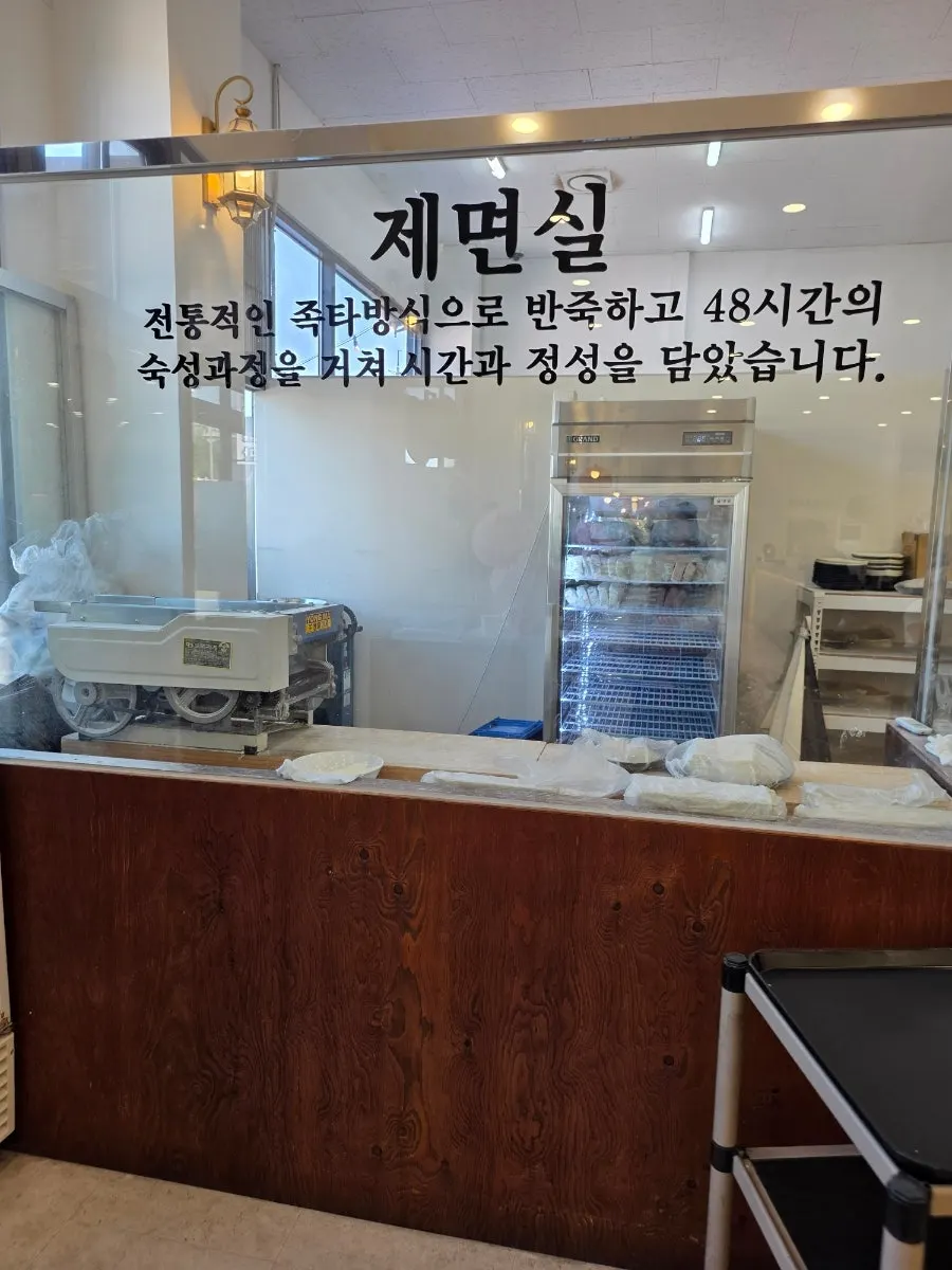 빨간 육수에 익어가는 샤브샤브