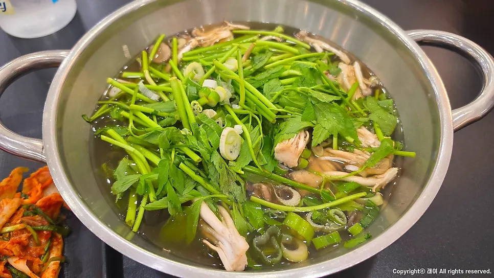 고기동 샤브칼국수 전문점 윤우재 매장