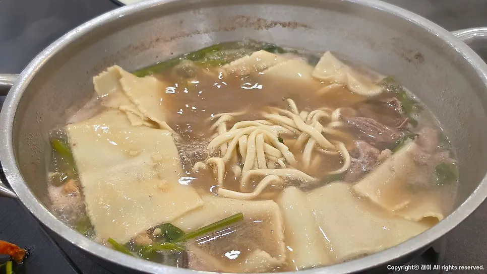 자가제면 칼국수 안내와 샤브칼국수 구성