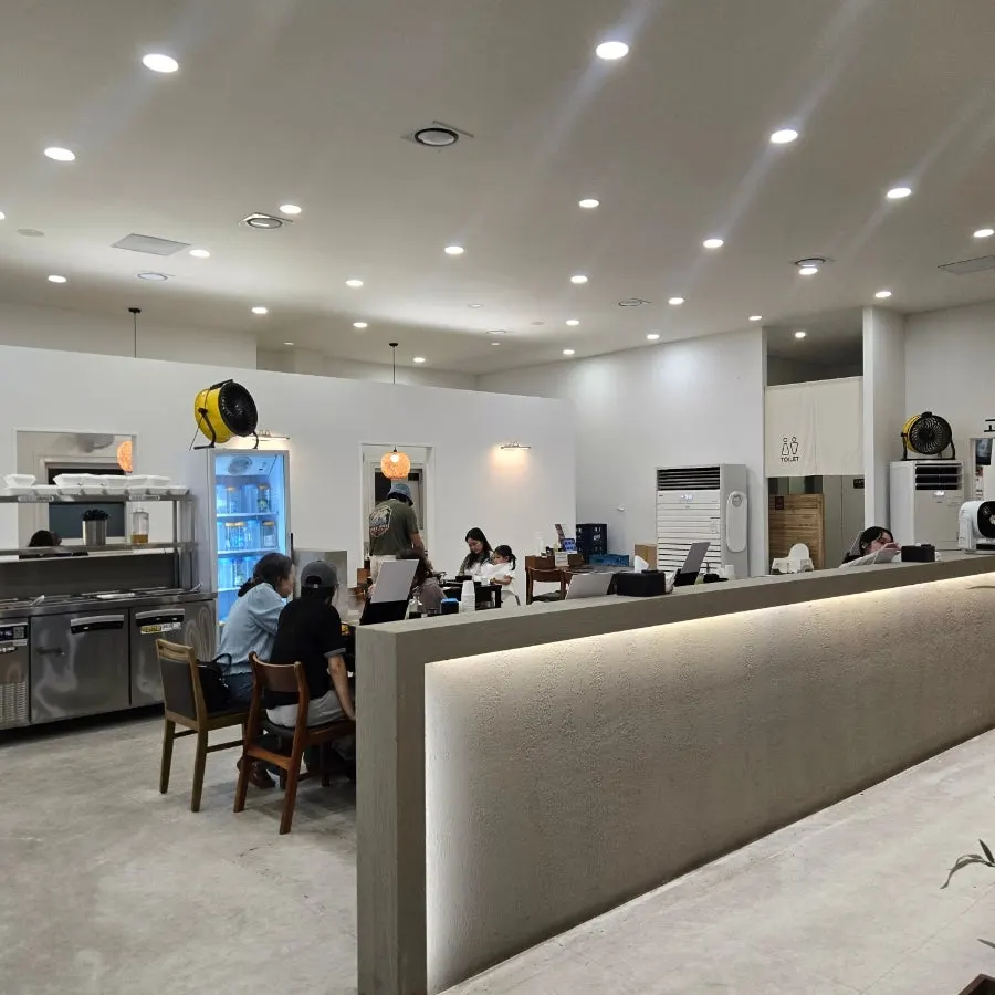 Interior seating at Yun Ujae Gogidong Branch