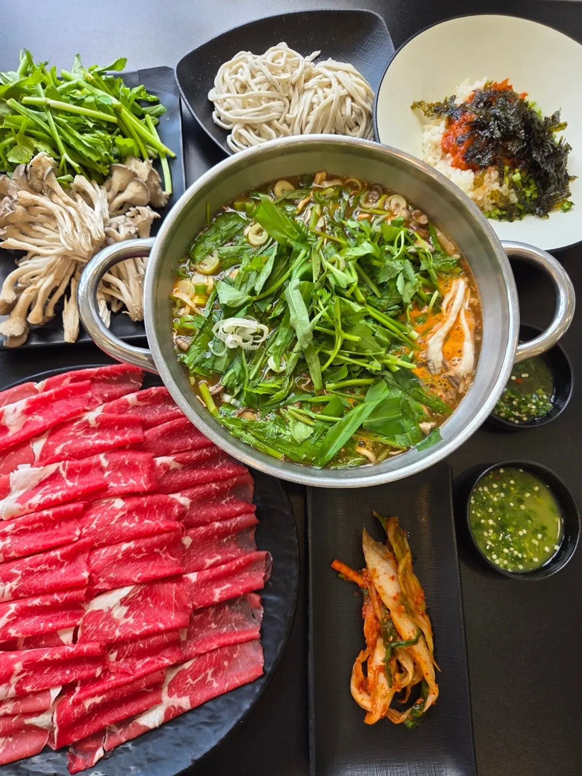 Yun Ujae Shabu Kalguksu Gogidong Branch main photo