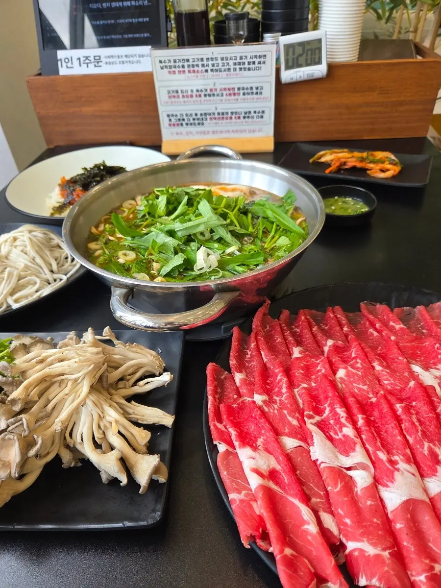 Basic shabu-kalguksu table setting
