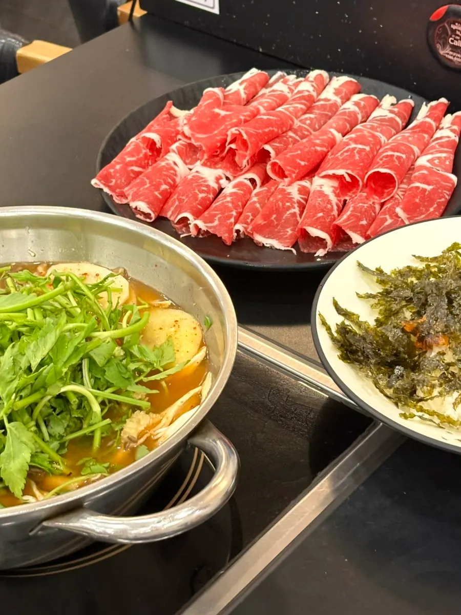 윤우재 문현 샤브 칼국수 대표 이미지