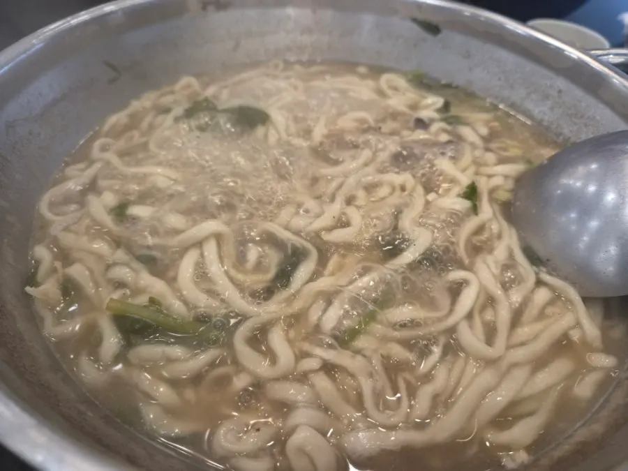 3인 샤브칼국수 순한맛 육수 주문 상차림