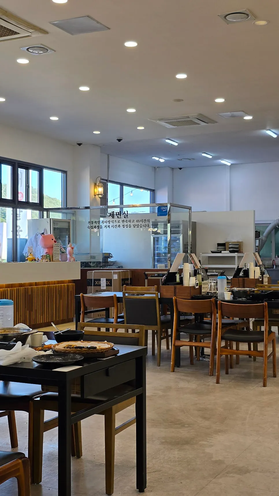 A meal at Yun Ujae Shabu Kalguksu near Gogi-ri in Dongcheon-dong