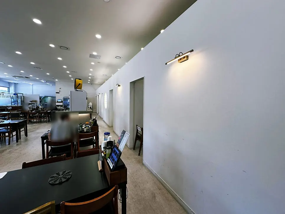 Interior view of Yun Ujae Shabu Kalguksu