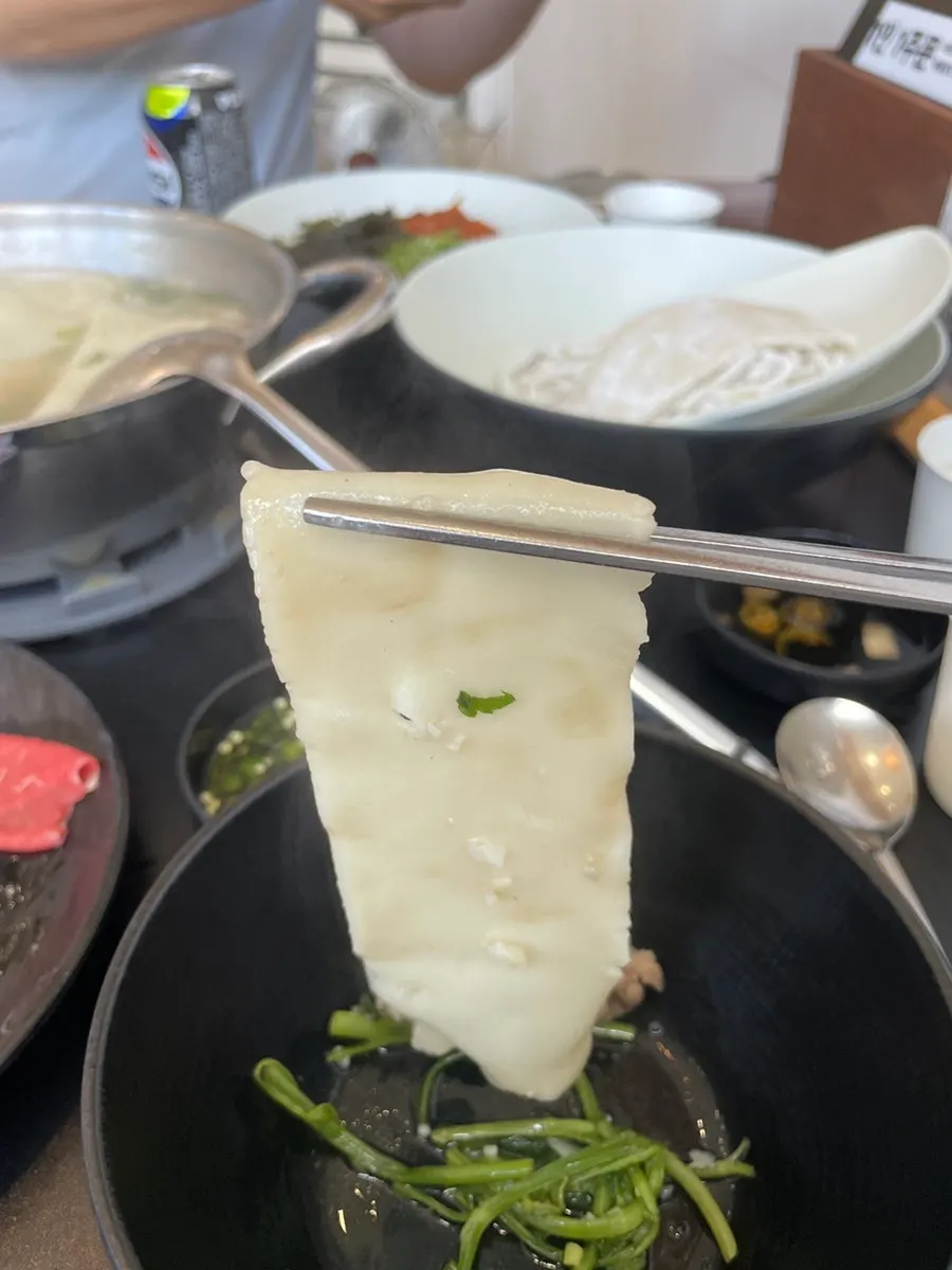 5-minute hourglass timing the noodles as they cook