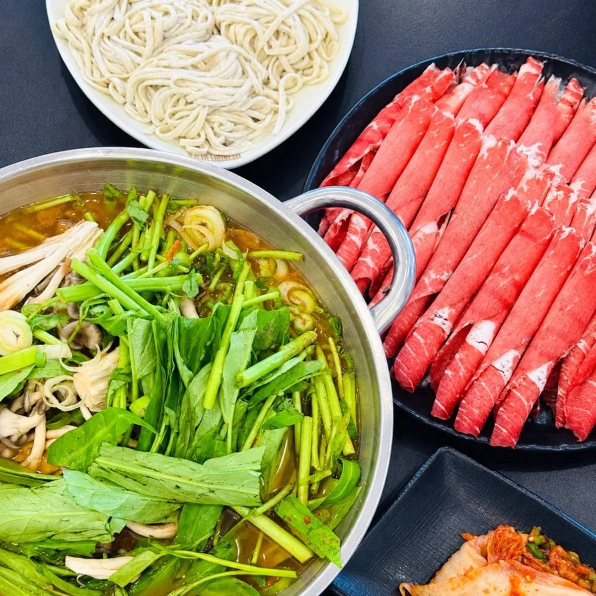 Main image of Yun Ujae Shabu Kalguksu Gogidong Branch