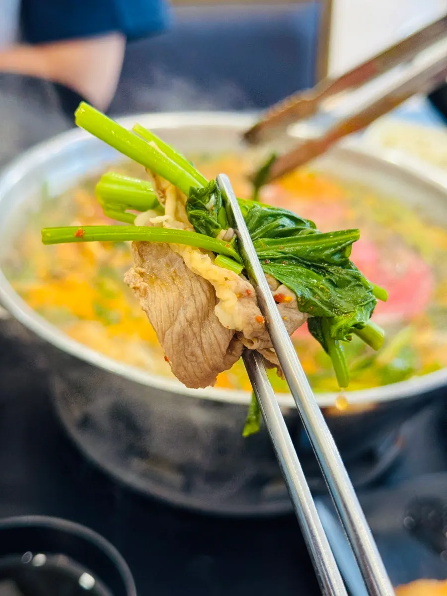 Kong-simchae and mushrooms for shabu-shabu