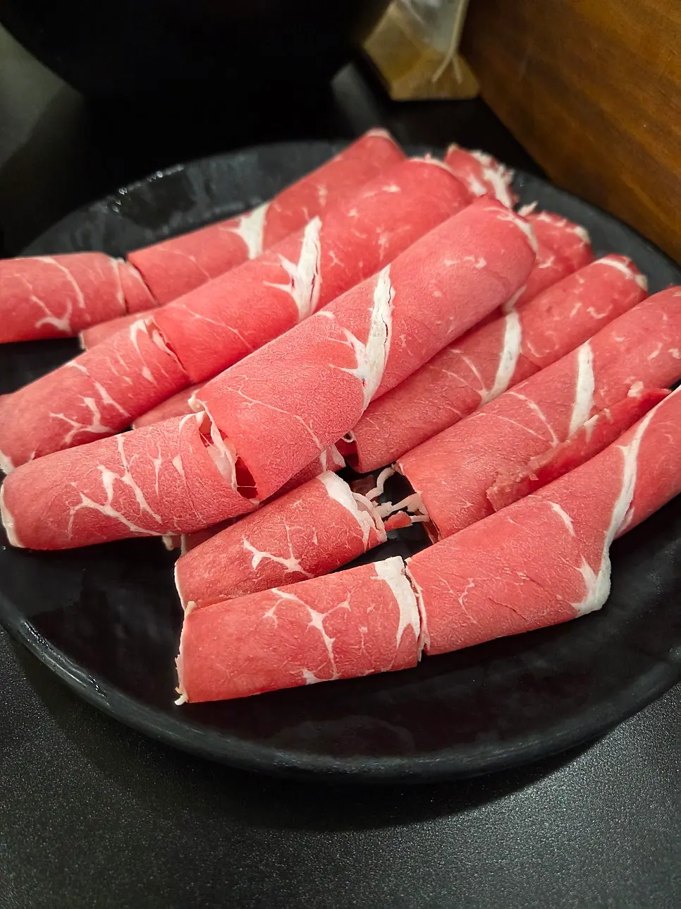 끓는 빨간 육수 냄비