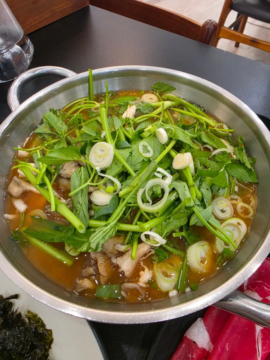 Shabu vegetables packed with minari and mushrooms