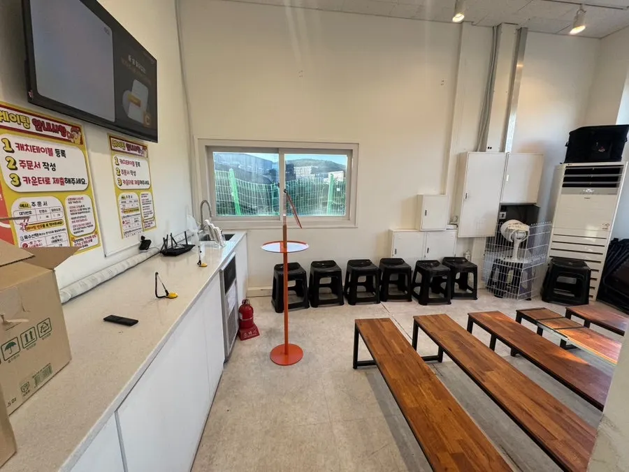 Larger waiting area further inside