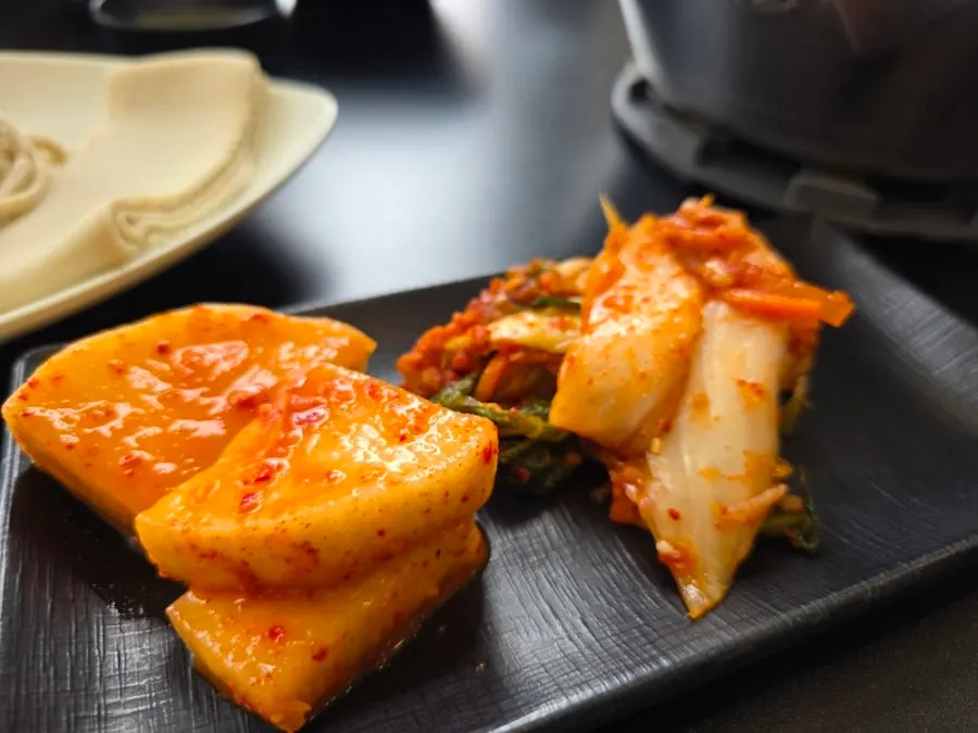 Kimchi and seokbakji side dishes at Yun Ujae Kalguksu