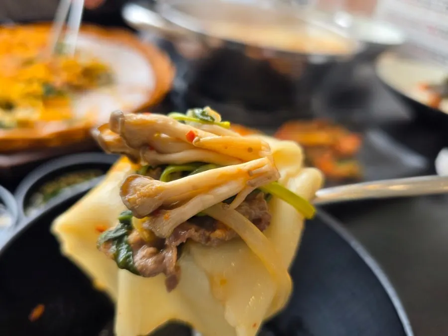 Fried rice being stir-fried after the kalguksu